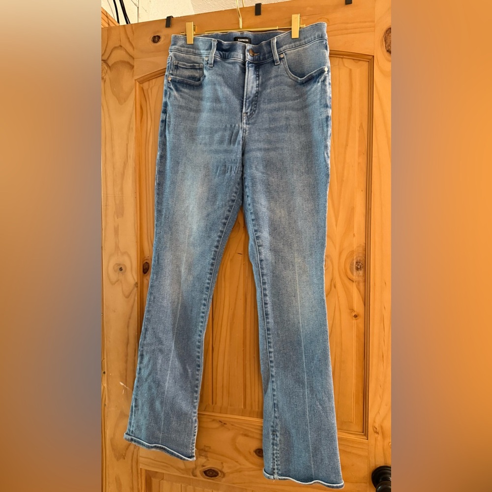 Express skyscraper jeans!